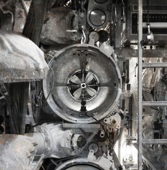 Control of torpedo tubes on a submarine - Selective focus