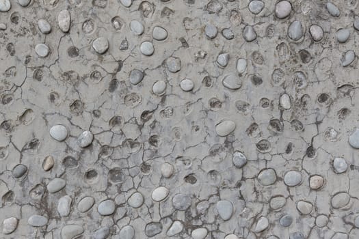 Wall with coarse large pebbles