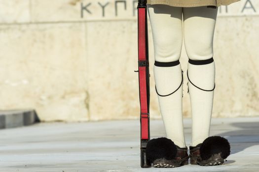 evzoni guard under greek parliament