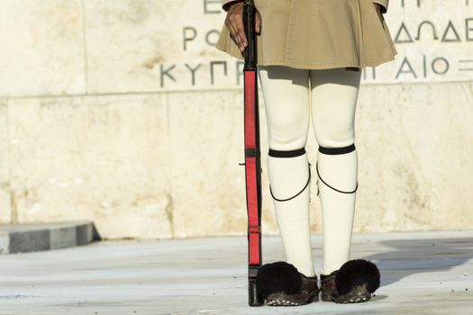 evzoni guard under greek parliament