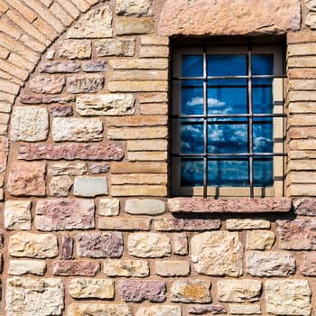 Assisi (Italy): Window on medieval stone wall