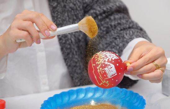 Make Glitter Glass Ball Ornaments in workshop