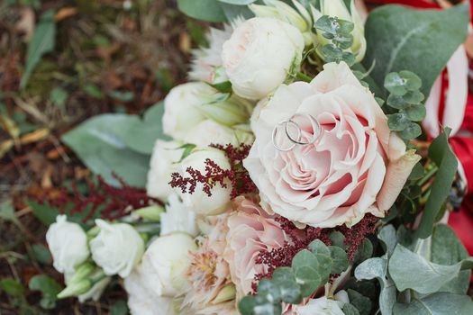 Beautiful wedding bouquet and Beautiful wedding rings.