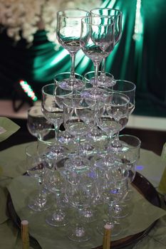 waiters poured into glasses of wine and champagne.