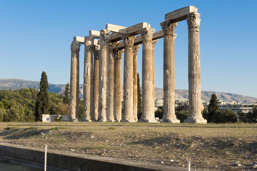 temple of zeus ruins in athens