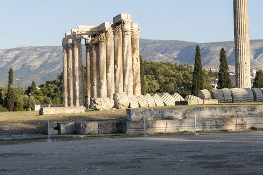 temple of zeus ruins in athens