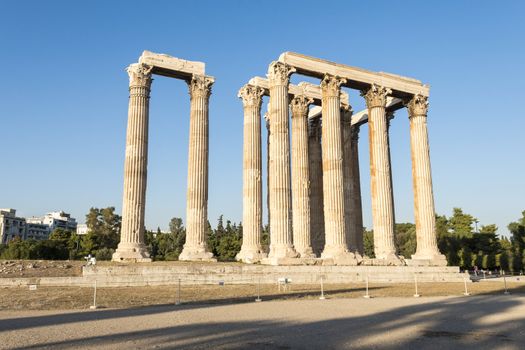 temple of zeus ruins in athens