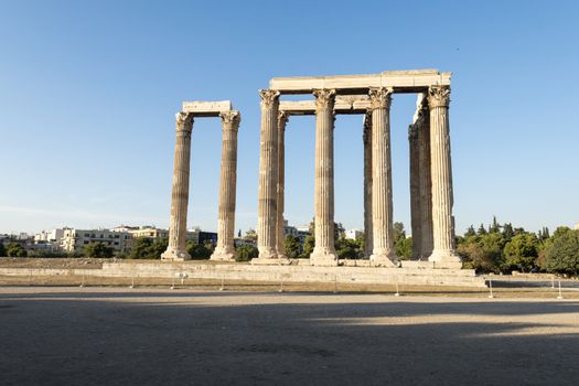 temple of zeus ruins in athens