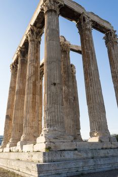 temple of zeus ruins in athens