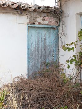 Abandoned house in Greece - Slowly turning into a pile of stones