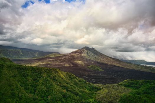 Gunung-Batur - caldera, reaching a height of 1717 meters. In September 2017, the volcano on the island of Bali began to show signs of awakening