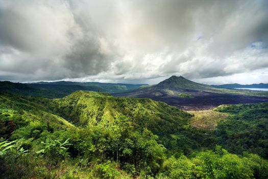 Gunung-Batur - caldera, reaching a height of 1717 meters. In September 2017, the volcano on the island of Bali began to show signs of awakening