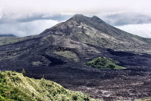 Gunung-Batur - caldera, reaching a height of 1717 meters. In September 2017, the volcano on the island of Bali began to show signs of awakening