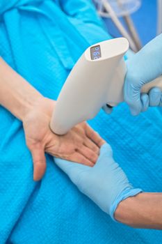 Procedure for palm against hyperhidrosis