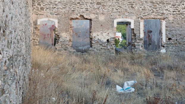 Abandoned house in Greece - Slowly turning into a pile of stones