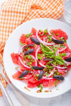 Grapefruit salad with olives red onion, basil