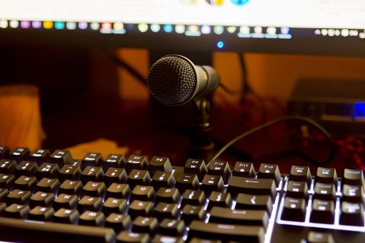 illuminated computer keyboard with microphone