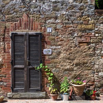 Gubbio (Italy): Old door on medieval stone wall