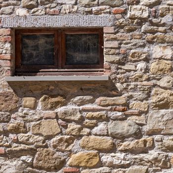 Assisi (Italy): Window on medieval stone wall