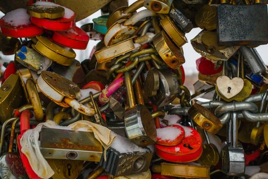 a lot of rust locks heart lock winter