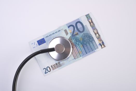 Health check of the euro with a stethoscope