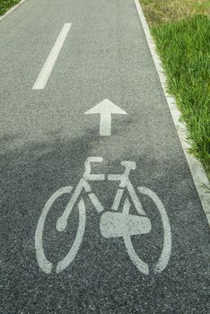 indication of a cycle track on the asphalt