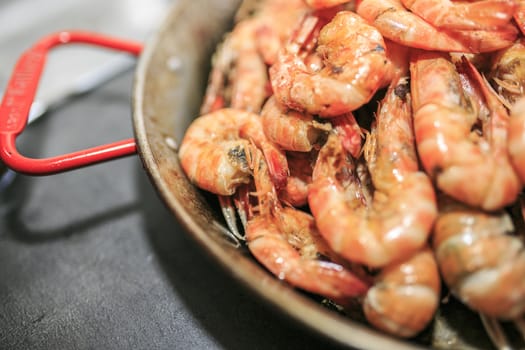 shrimp ready to prepare a paella