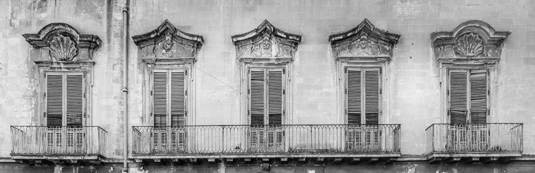 Lecce is considered the second Florence in Italy and is very famous for the maximum expression of baroque architectural style