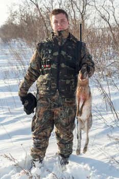 The hunter on winter hunting hare.