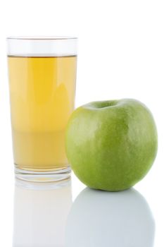 A glass of fresh apple juice next to the apple.