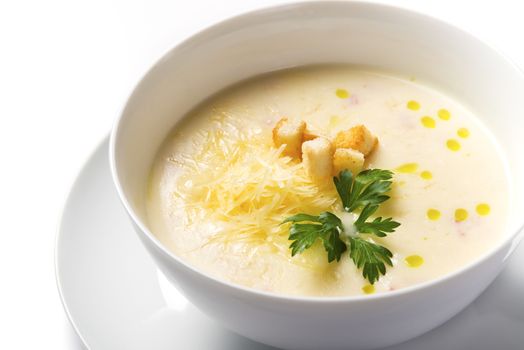 Cream soup with cheese and toast