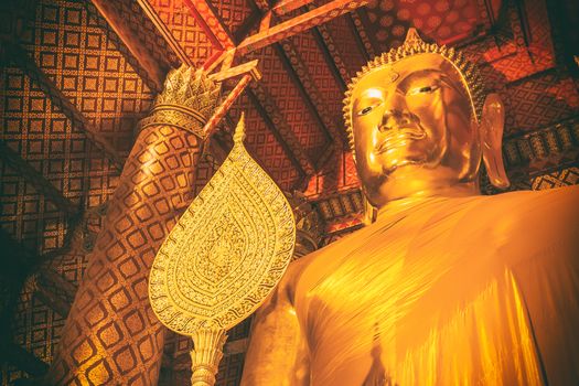 Big Buddha statue at Wat Phananchoeng