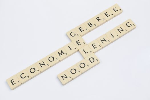 Four scrabble words related to the word money in Dutch
