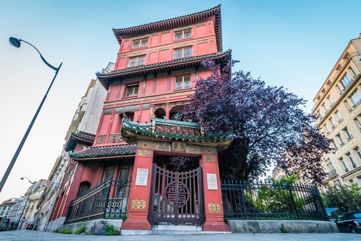 Red Chinese pagoda in Paris in the eight district