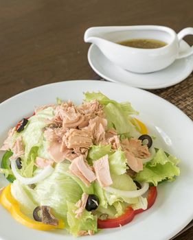 Fresh Tuna Salad with tuna dressing