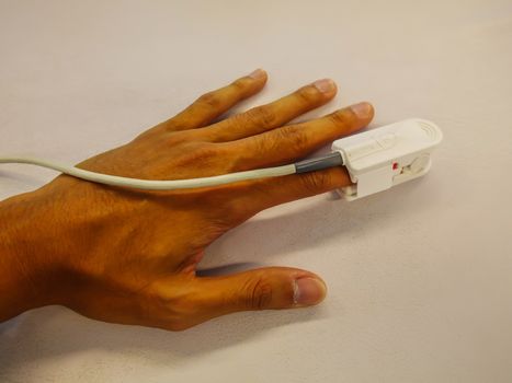 Pulse oximeter probe on hand