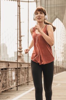 Woman practicing jogging on the Brooklyn bridge