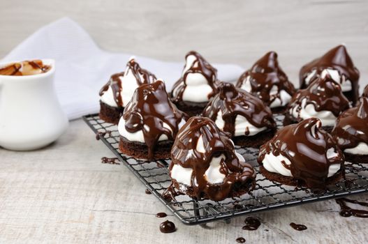 Delicate chocolate chip cookies with airy Italian meringue under chocolate glaze on the rack