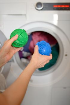 Laundry eco washing thermoplastic spheres 