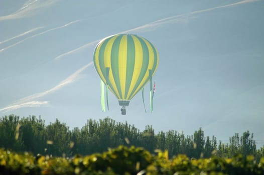 Horse Heaven Hills make idyllic backdrop for this balloon on sunny morning