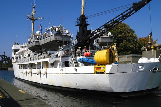 NOAA Research Ship  transits Ballard Locks, Seattle, WA