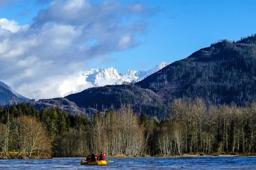 Eagle rafting tour on the Sakgit River