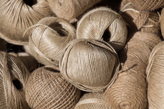 Set or rolls of linen thread