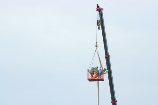 Use crane to lift the light bulbs to repair the light pole