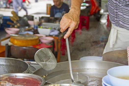 Handle noodle ladle handle In a pot of noodles