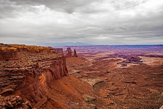 View over the Green River Valley from Mesa Arch.