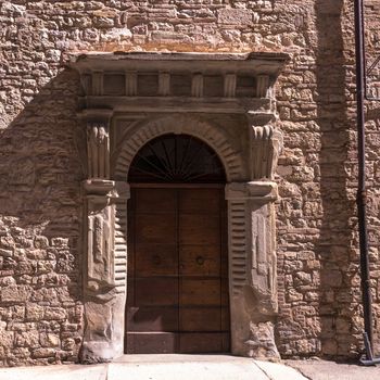 Gubbio (Italy): Old door on medieval stone wall