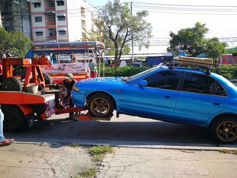 Forklifts helping car need to fixed