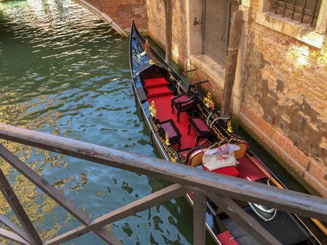 an empty venice gondola at lunchtime in summer