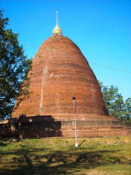 a temple in burma at the sightseeing tour